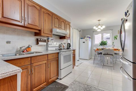 Photo 13 at 190 Benjamin Boake Trail, York University Heights, Toronto