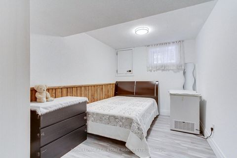 Photo 36 at 190 Benjamin Boake Trail, York University Heights, Toronto
