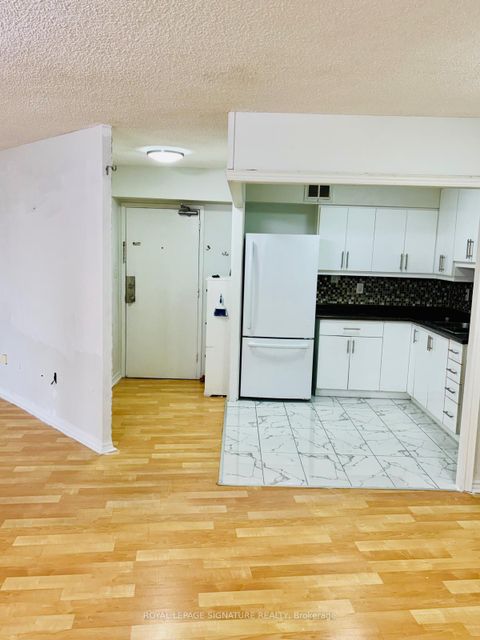 Photo 7 at 408 - 330 Dixon Road, The Westway, Toronto