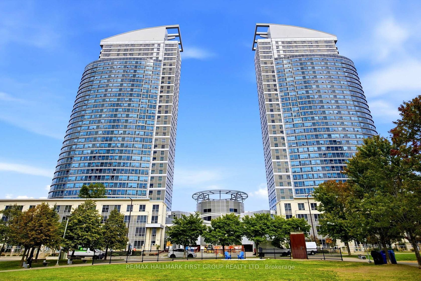 1002 - 36 Lee Centre Drive, Woburn, Toronto 