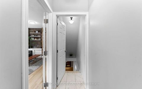 Photo 3 at 3 Cardell Avenue, Pelmo Park W4, Toronto