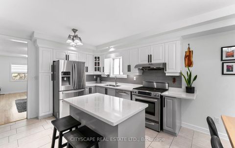 Photo 7 at 3 Cardell Avenue, Pelmo Park W4, Toronto