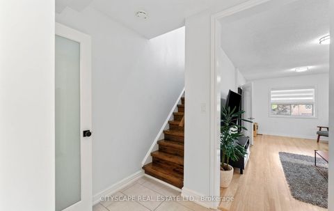 Photo 10 at 3 Cardell Avenue, Pelmo Park W4, Toronto