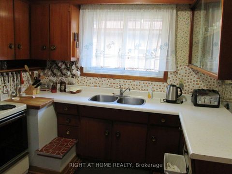 Photo 5 at 910 Scarborough Golf Club Road, Woburn, Toronto