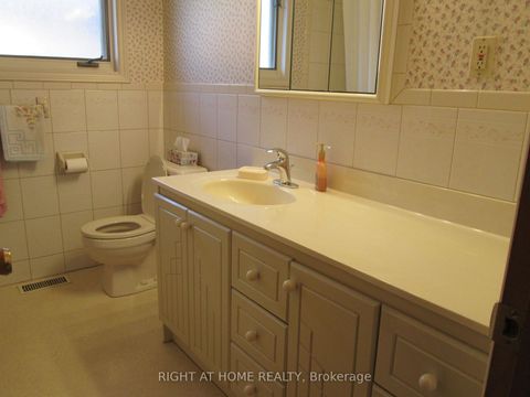 Photo 8 at 910 Scarborough Golf Club Road, Woburn, Toronto