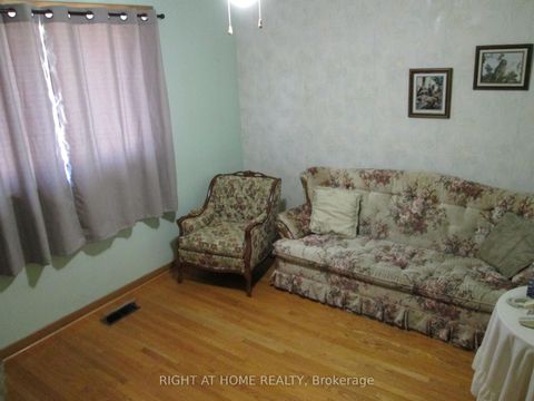 Photo 11 at 910 Scarborough Golf Club Road, Woburn, Toronto