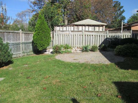 Photo 25 at 910 Scarborough Golf Club Road, Woburn, Toronto