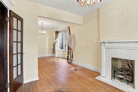Photo 3 at 172 Quebec Avenue, High Park North, Toronto