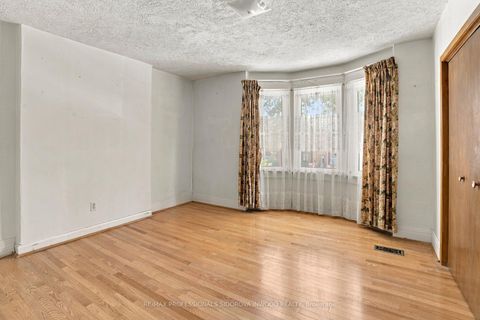 Photo 11 at 172 Quebec Avenue, High Park North, Toronto