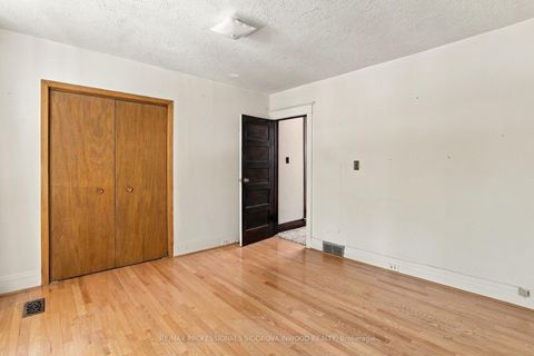 Photo 12 at 172 Quebec Avenue, High Park North, Toronto