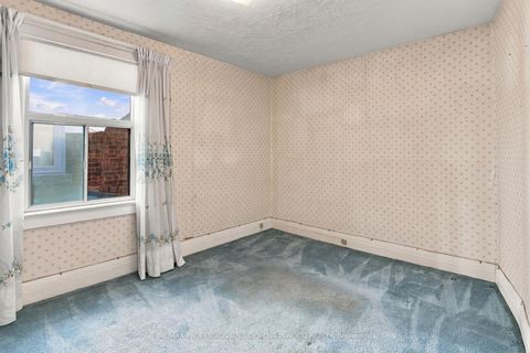 Photo 14 at 172 Quebec Avenue, High Park North, Toronto