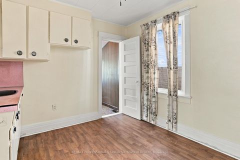 Photo 15 at 172 Quebec Avenue, High Park North, Toronto