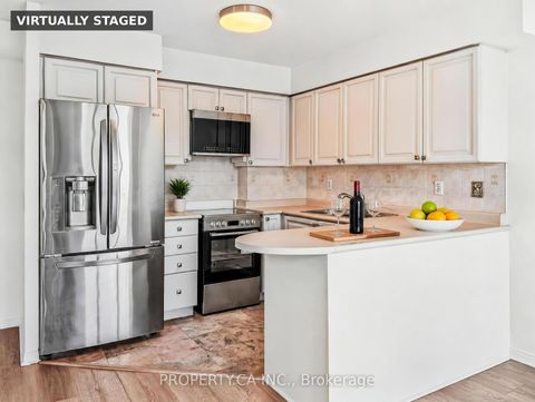 Photo 11 at 812 - 238 Doris Avenue, Willowdale East, Toronto