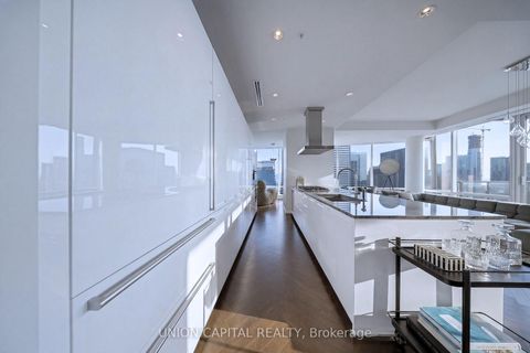 Photo 3 at 5508 - 180 University Avenue, Bay Street Corridor, Toronto