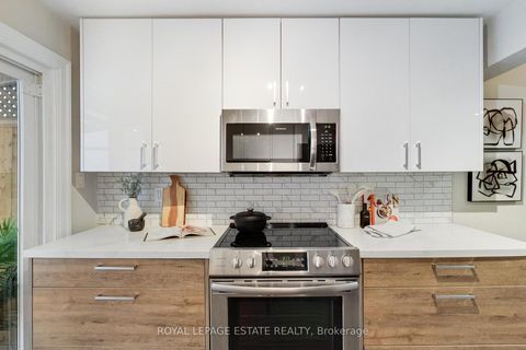 Photo 10 at 1265 Woodbine Avenue, Lumsden, Toronto