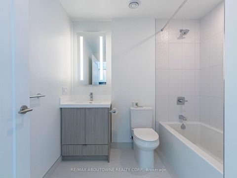 Photo 17 at 2208 - 30 Inn On The Park Drive, Don Mills, Toronto