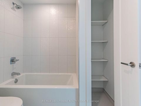 Photo 18 at 2208 - 30 Inn On The Park Drive, Don Mills, Toronto