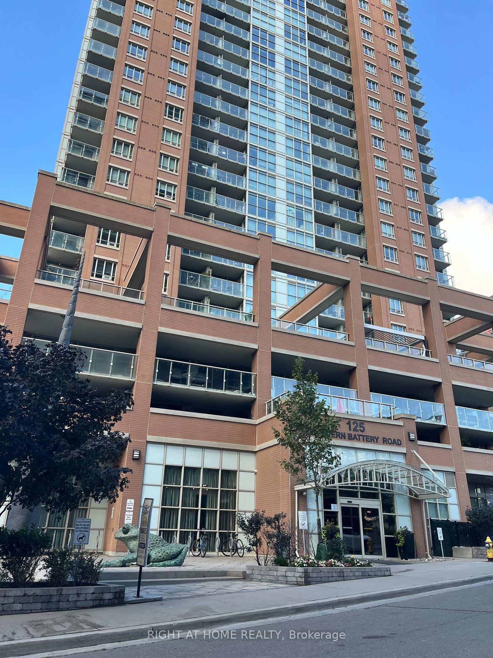 2003 - 125 Western Battery Road, Niagara, Toronto 