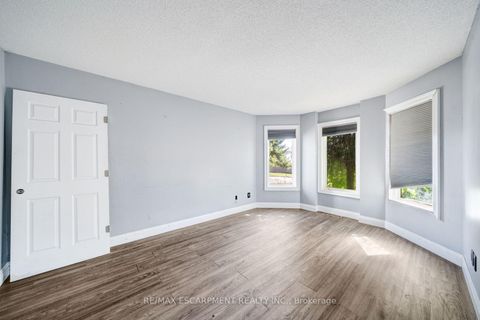 Photo 7 at 1944 Applewood Avenue, Alcona, Innisfil