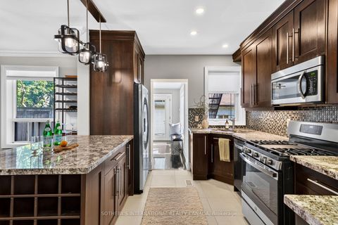 Photo 6 at 33 Beatrice Street, Bellwoods, Toronto