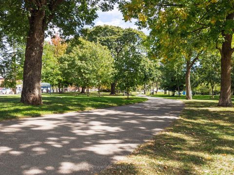 Photo 48 at 33 Beatrice Street, Bellwoods, Toronto