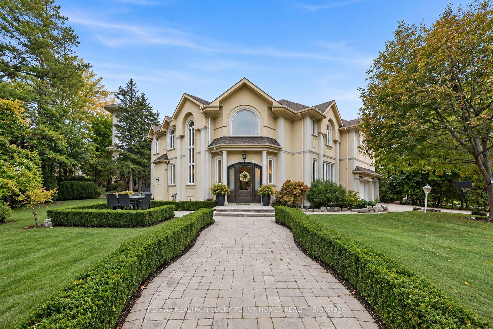 18 Donna Mae Crescent, Yorkhill, Vaughan photo number 2