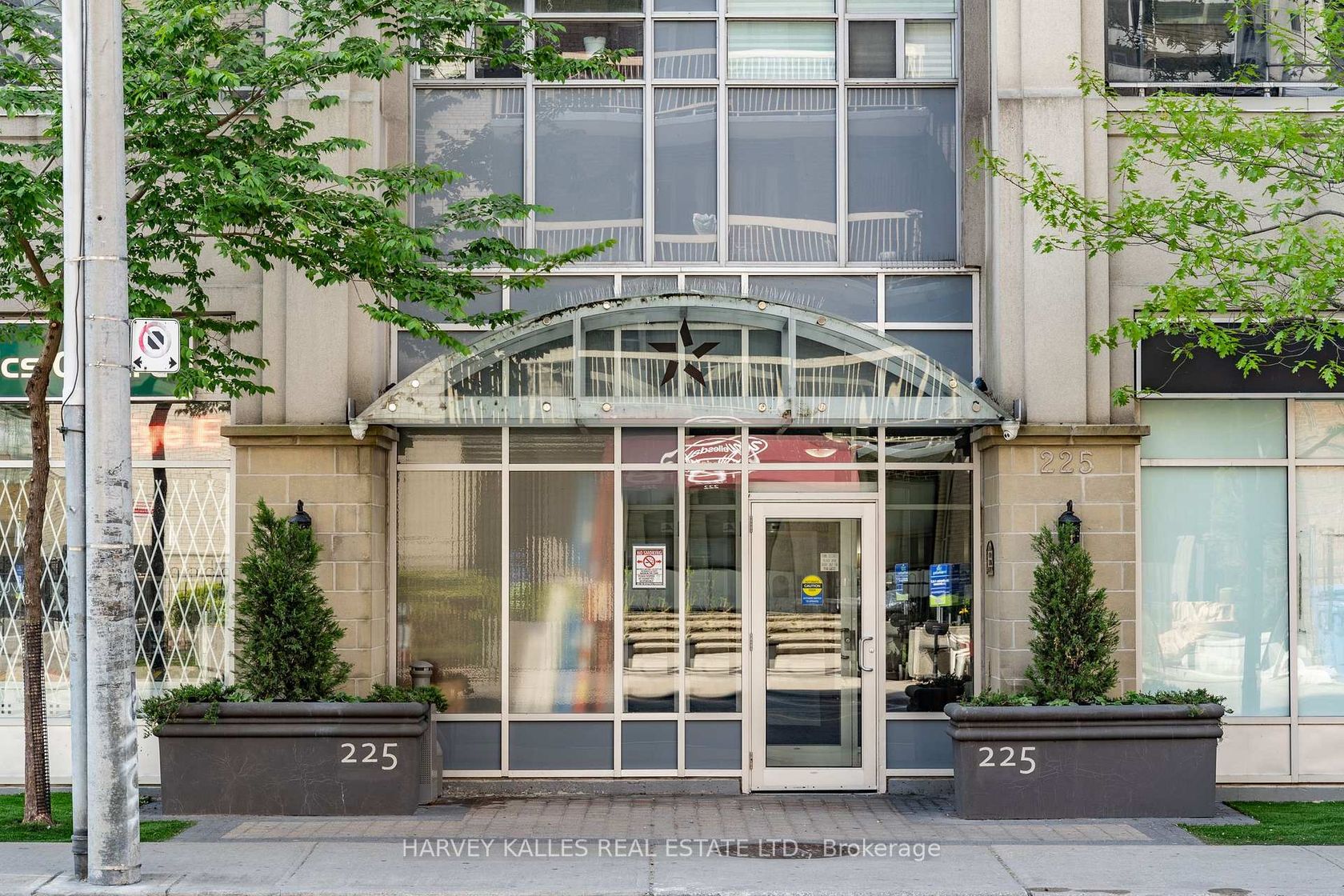 313 - 225 Wellesley Street E, South St. James Town, Toronto 