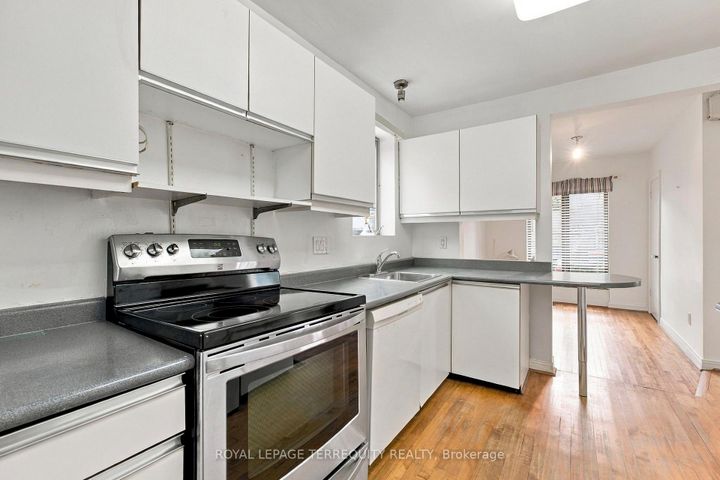 Photo 10 at 102 Anndale Drive, Willowdale East, Toronto