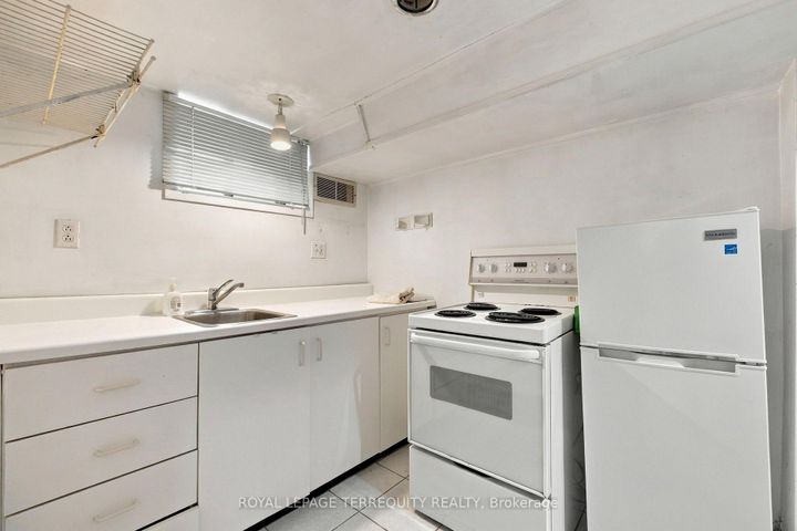 Photo 22 at 102 Anndale Drive, Willowdale East, Toronto