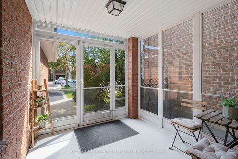 Photo 3 at 38 White Boulevard, Brownridge, Vaughan