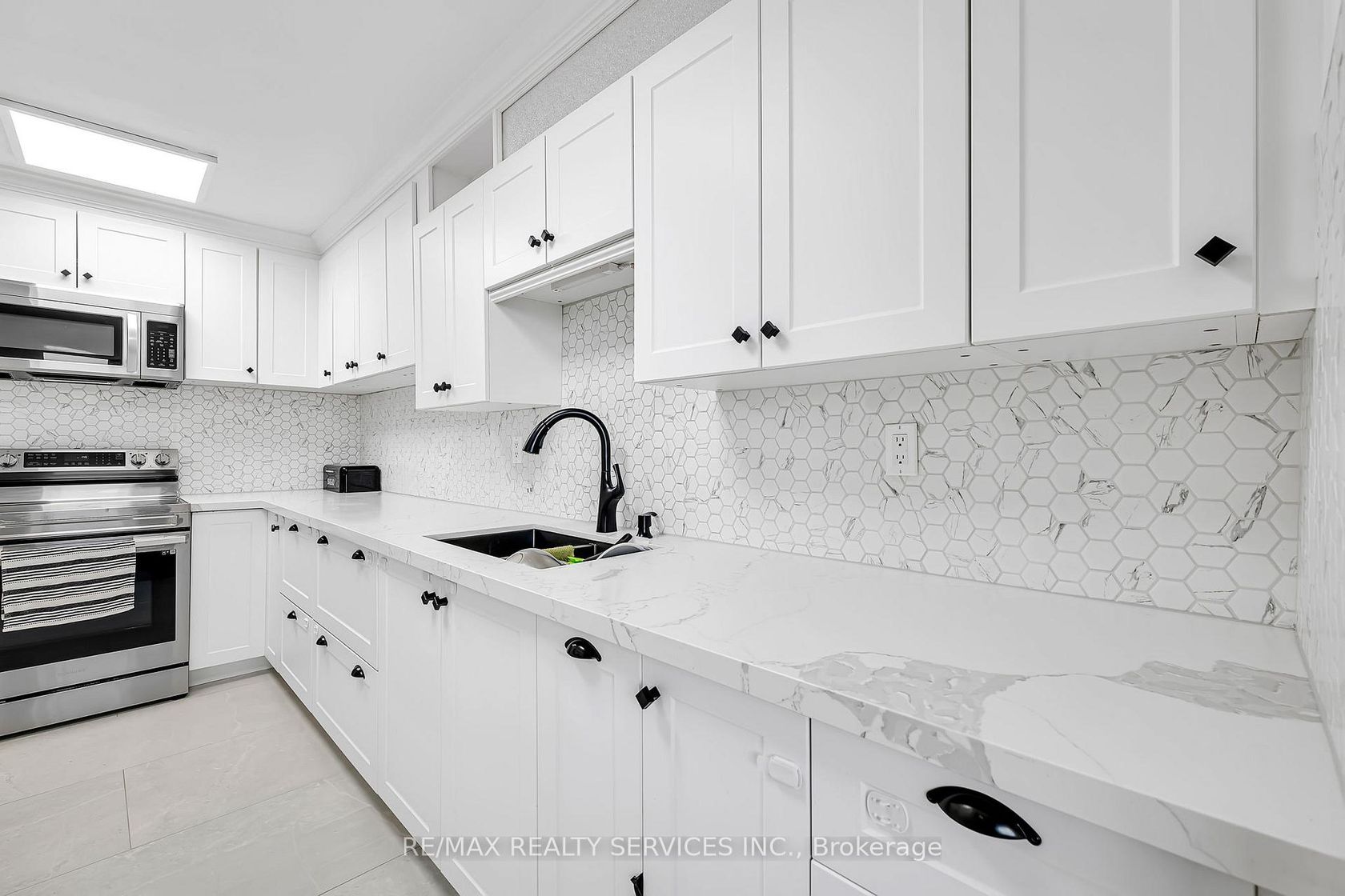 1701 - 180 Markham Road, Scarborough Village, Toronto 
