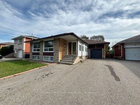 Photo 2 at 97 Overbrook Place, Bathurst Manor, Toronto