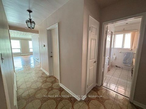 Photo 24 at 97 Overbrook Place, Bathurst Manor, Toronto