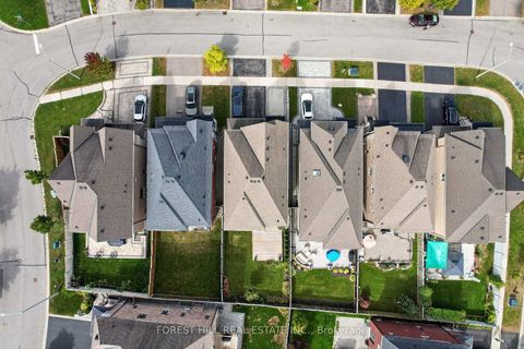 Photo 4 at 18 Hackwood Crescent, Aurora Grove, Aurora