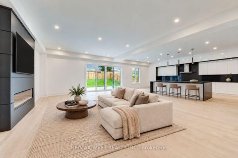Photo 3 at 3 Amber Crescent, Maple Leaf, Toronto
