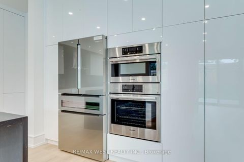 Photo 8 at 3 Amber Crescent, Maple Leaf, Toronto