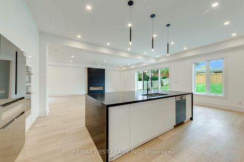 Photo 9 at 3 Amber Crescent, Maple Leaf, Toronto