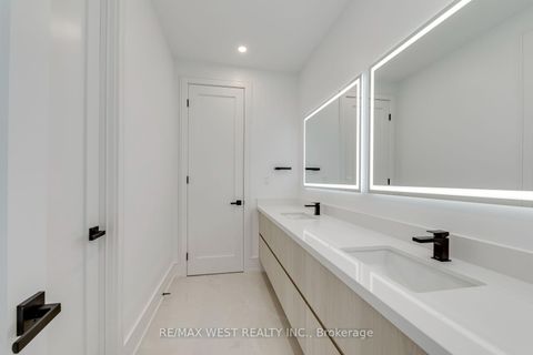 Photo 33 at 3 Amber Crescent, Maple Leaf, Toronto