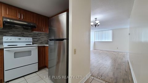 Photo 9 at 819 - 2466 Eglinton Avenue E, Eglinton East, Toronto