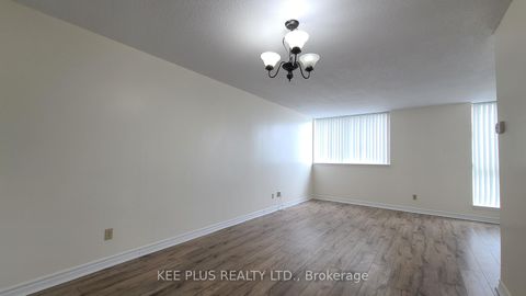 Photo 10 at 819 - 2466 Eglinton Avenue E, Eglinton East, Toronto