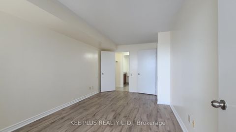 Photo 13 at 819 - 2466 Eglinton Avenue E, Eglinton East, Toronto