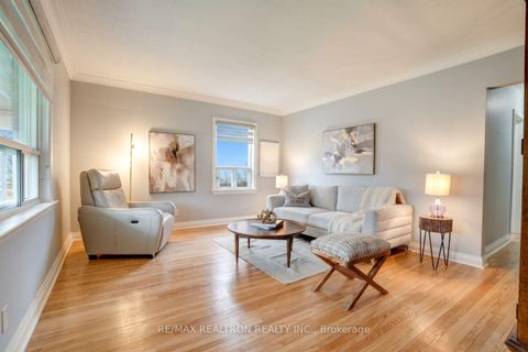 Photo 3 at 139 Tower Drive, Maryvale, Toronto