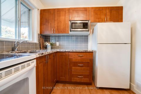Photo 10 at 139 Tower Drive, Maryvale, Toronto