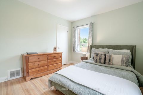 Photo 11 at 139 Tower Drive, Maryvale, Toronto