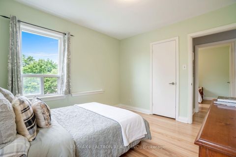 Photo 12 at 139 Tower Drive, Maryvale, Toronto