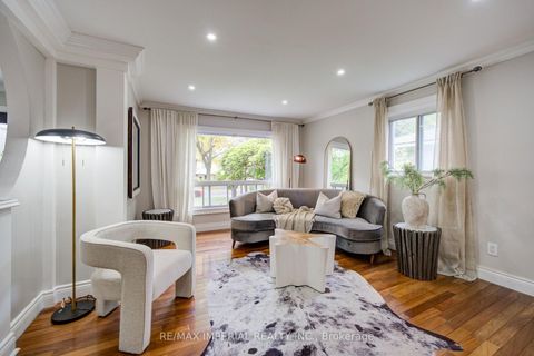 Photo 3 at 19 Penwick Crescent, North Richvale, Richmond Hill