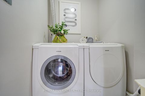 Photo 14 at 19 Penwick Crescent, North Richvale, Richmond Hill