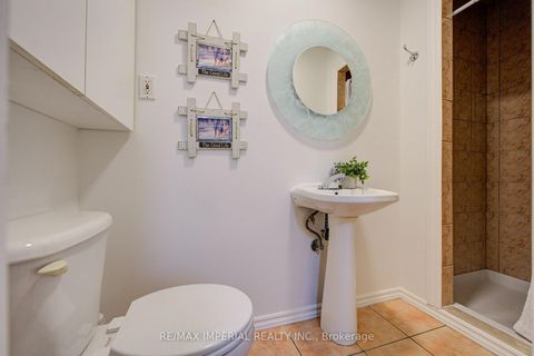 Photo 15 at 19 Penwick Crescent, North Richvale, Richmond Hill