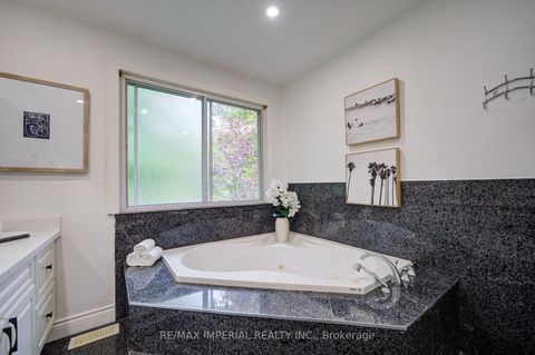 Photo 20 at 19 Penwick Crescent, North Richvale, Richmond Hill