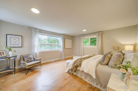 Photo 22 at 19 Penwick Crescent, North Richvale, Richmond Hill